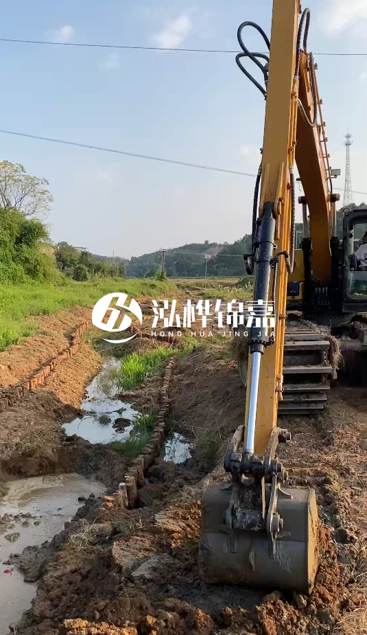 青島河道清淤專(zhuān)業(yè)施工-水挖機(jī)清淤適合哪些河道狀況？