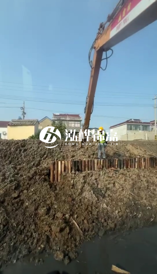 南陽挖機打木樁專業(yè)施工-打防汛木樁時選用多粗的木樁為宜？