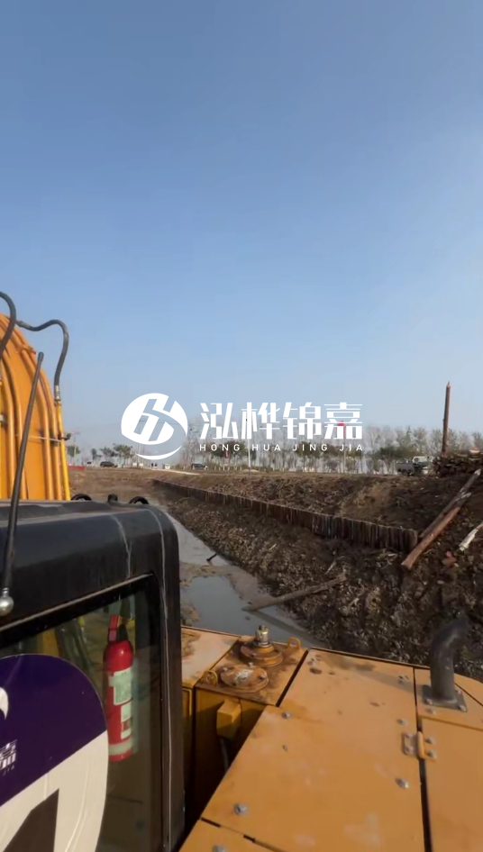 三門峽挖機打木樁專業(yè)施工-松木樁打樁木價格含運輸成本嗎？