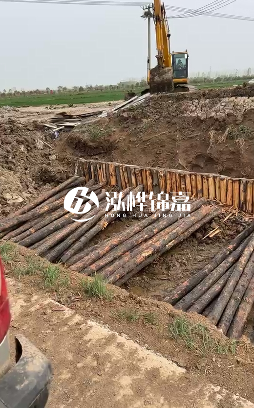 5米大頭16松木樁多少錢一根？按小頭報(bào)價(jià)貴還是大頭報(bào)價(jià)貴？